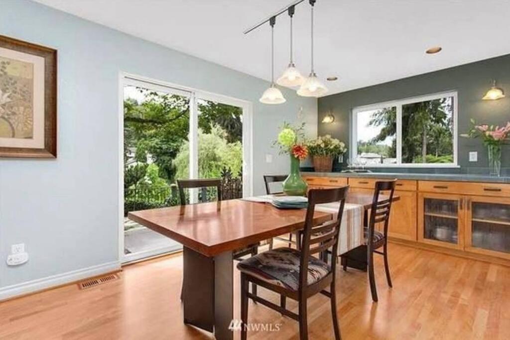 Bothell River House Exterior photo