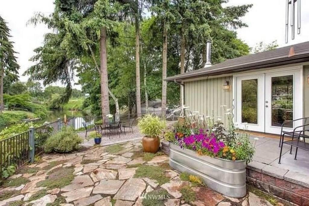 Bothell River House Exterior photo